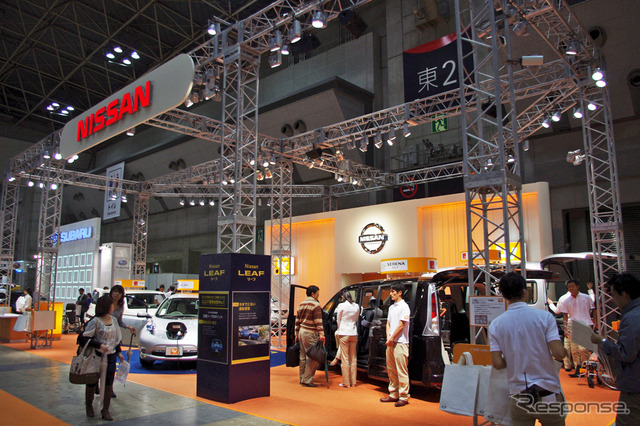 自動車メーカー各社はバラエティ豊かな福祉車両を出展する(国際福祉機器展2011)