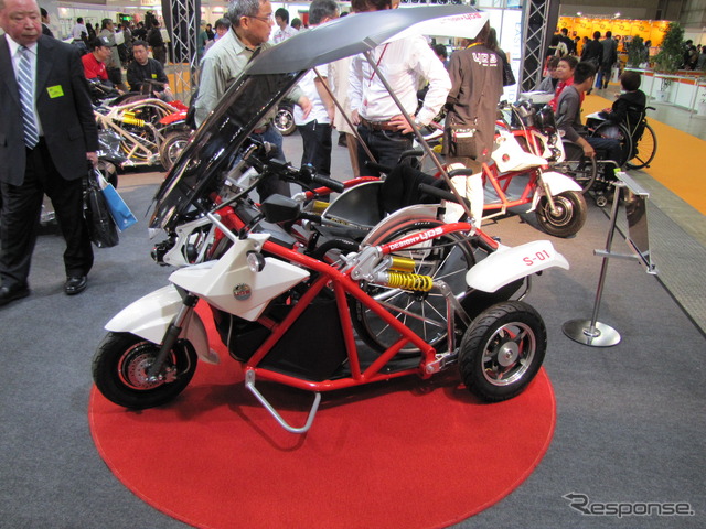 ワイディーエス、ホイールチェアビークルS-01（福祉機器展11）