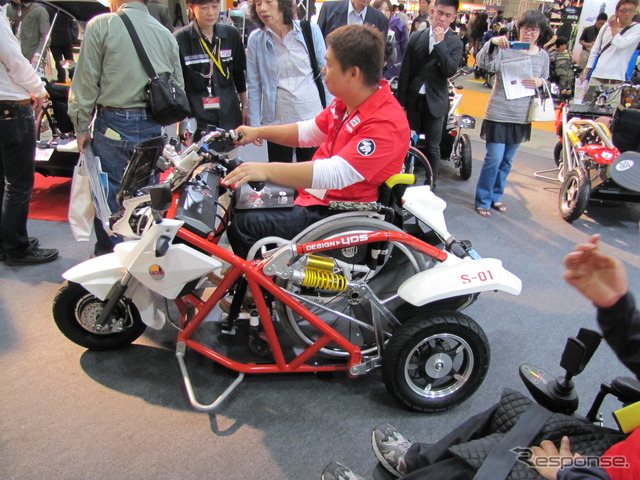 ワイディーエス、ホイールチェアビークルS-01（福祉機器展11）