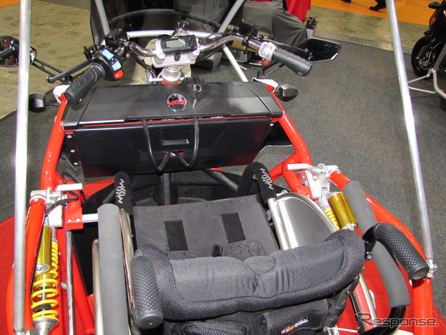 ワイディーエス、ホイールチェアビークルS-01（福祉機器展11）