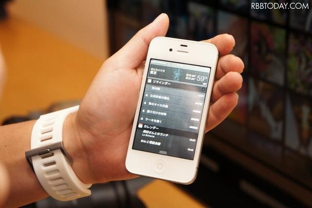 iPhone 4S、アンテナが変わった! 速度は14.4Mbpsに iPhone 4S