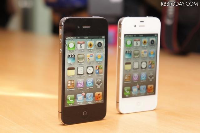 iPhone 4S、アンテナが変わった! 速度は14.4Mbpsに カラーは発売当初から黒と白をラインナップする