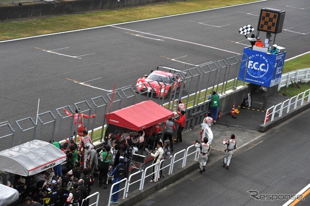 第7戦オートポリス、本山&トレルイエ組GT-Rが勝利し、GT500タイトル獲得の望みを最終戦につないだ。