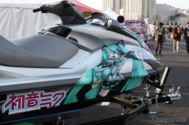 【痛Gふぇすた】初音ミク生みの親? ヤマハは痛マリンジェットを展示