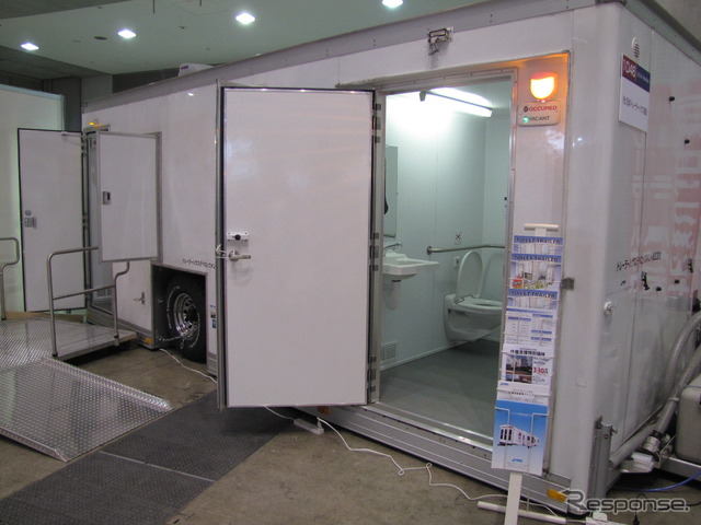 トイレトレーラー（RISCON・SEECAT11）
