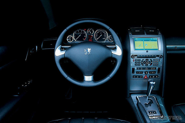 【ジュネーブモーターショー'04写真蔵】新世代ビッグキャット…プジョー『407』セダン