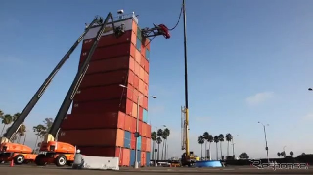 バンジージャンプに挑戦するシボレーソニック