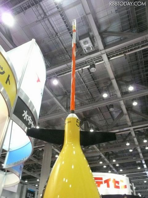 本体浮上時には、このアンテナによって、Seaglider側で取得したデータをイリジウム衛星を経由して、陸上ベースステーションへ転送。GPSで自身の位置情報を確認し、位置を補正することも可能だ