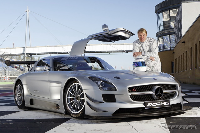メルセデスベンツSLS AMG GT3とミカ・ハッキネン選手