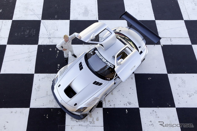 メルセデスベンツSLS AMG GT3とミカ・ハッキネン選手
