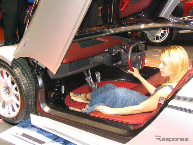【ジュネーブモーターショー'04写真蔵】トヨタ、ハイブリッド、スーパースポーツ