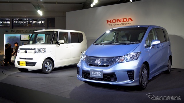 ホンダNボックス(向かって左)とフリード・ハイブリッド