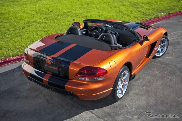 8.4リットルV10を搭載する現行ダッジ バイパー（2010年7月に生産終了）