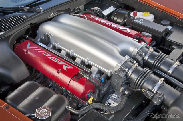 8.4リットルV10を搭載する現行ダッジ バイパー（2010年7月に生産終了）