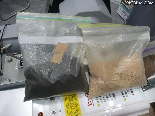 使用前(右)、使用後(左)のオガクズ。使用後のオガクズは栄養満点の肥料になる