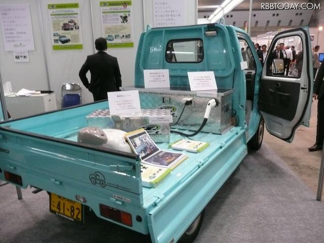 スズキキャリィ・エブリィのEV化。荷台に電池キットを設置し、バッテリーから家電製品を動かせる