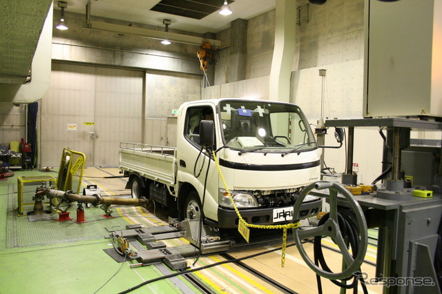 ディーゼルエンジンを搭載する商用車の評価も行える