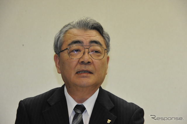 決算と特別事業計画の説明をする西澤俊夫東電社長（4日・東電本店）