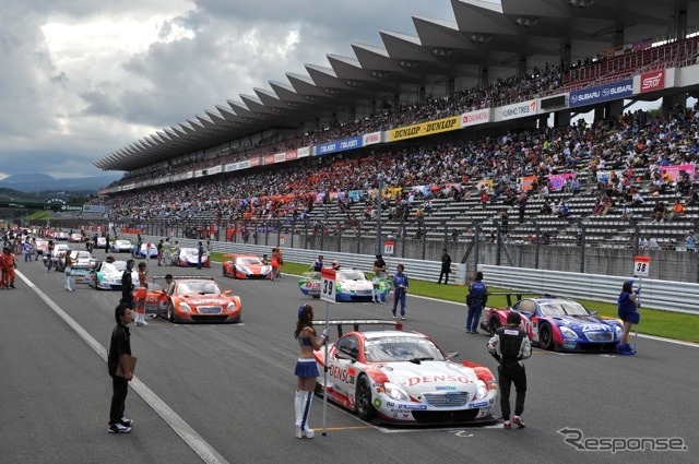 今年9月のSUPER GT富士戦。レクサス勢が上位グリッドを固めた。