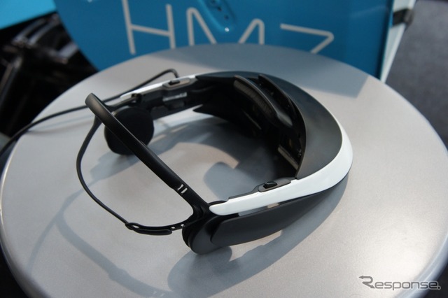 ソニーは、ヘッドマウントディスプレイ 「HMZ-T1」を発売前に先行体験できるイベントを東京青山で開催、会場にはフォーミュラマシンが登場した