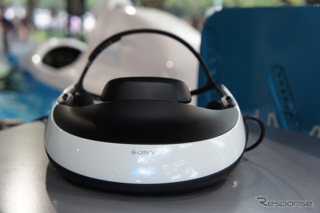 ソニーは、ヘッドマウントディスプレイ 「HMZ-T1」を発売前に先行体験できるイベントを東京青山で開催、会場にはフォーミュラマシンが登場した