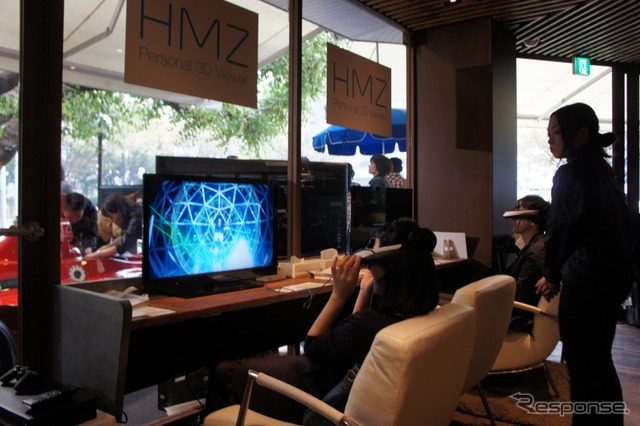 ソニーは、ヘッドマウントディスプレイ 「HMZ-T1」を発売前に先行体験できるイベントを東京青山で開催、会場にはフォーミュラマシンが登場した