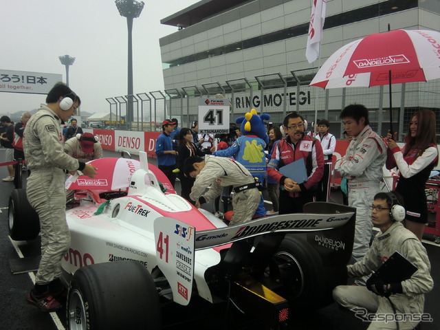 塚越広大はレース1を2番グリッドから発進した（レース結果は3位）。