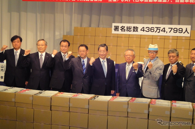 税制改革会見のようす（11月7日）