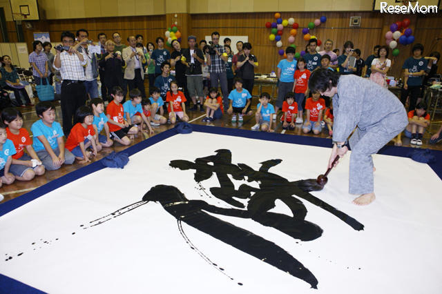 武田双雲先生が講師を務めた「チャレンジしよう!わくわく書道」