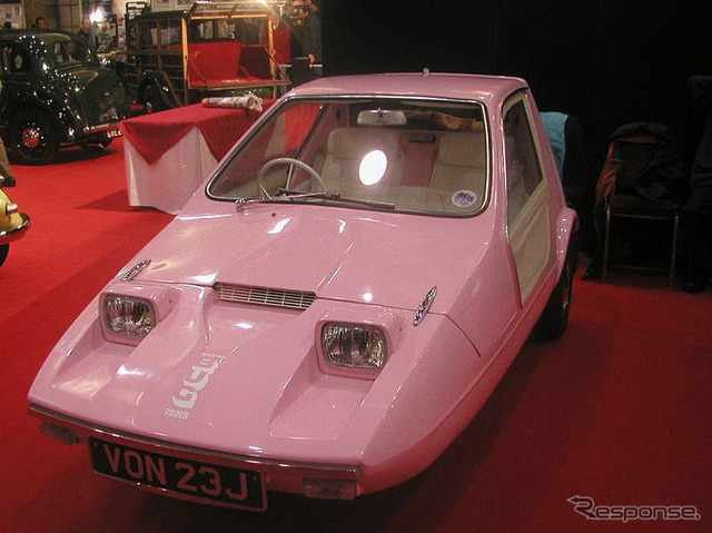 【クラシックカーライブ2004】三輪車集合、子供に人気