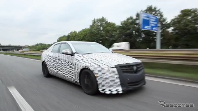 ドイツ・アウトバーンで高速走行テストを行うキャデラックATS(動画キャプチャー)