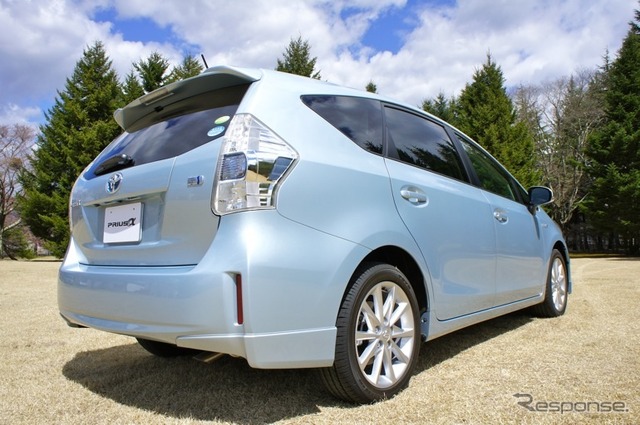 最近の新型車：トヨタ・プリウスα