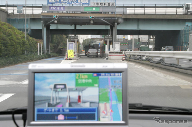 【ストラーダ DS100長期リポート その8】事前にわかって安心感は段違い「ETCレーン表示」