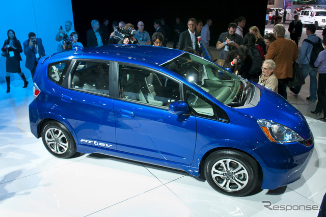 2012年夏、米国カリフォルニア州などで発売されるホンダフィットEV(ロサンゼルスモーターショー11)