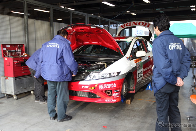 昨年のS耐もてぎ戦の車検シーン。