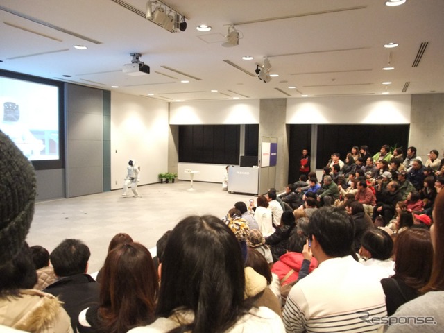 ひろげよう、元気の輪 エンジョイホンダもてぎ。ASIMOのパフォーマンスは常に人気上位イベント