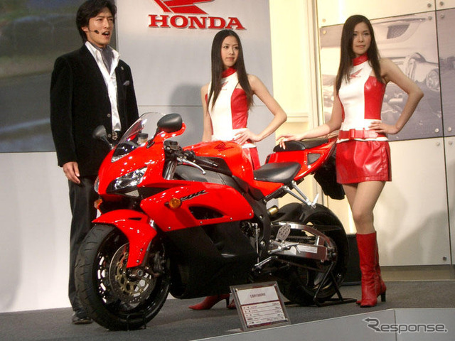 【東京モーターサイクルショー04】RC211Vのノウハウ…ホンダ『CBR1000RR』