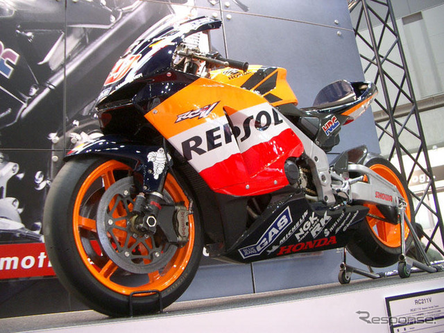 【東京モーターサイクルショー04】RC211Vのノウハウ…ホンダ『CBR1000RR』