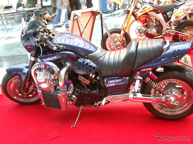 【東京モーターサイクルショー04】ターボ＆スーパーチャージャー付きの『V-MAX』
