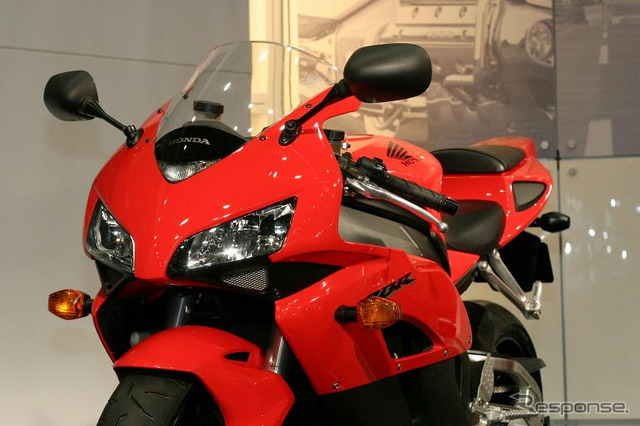 【東京モーターサイクルショー04】ホンダ最高峰スポーツ『CBR1000R』