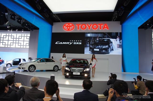 【広州モーターショー11】トヨタ、カムリ 新型と プリウス 新型を中国デビュー
