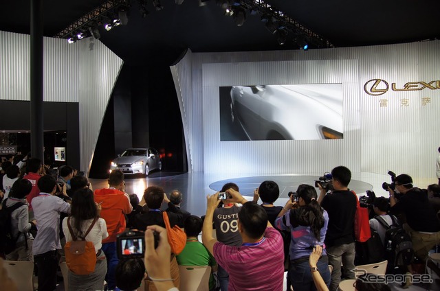 【広州モーターショー11】レクサス GS 新型…2.5リットルV6が存在した