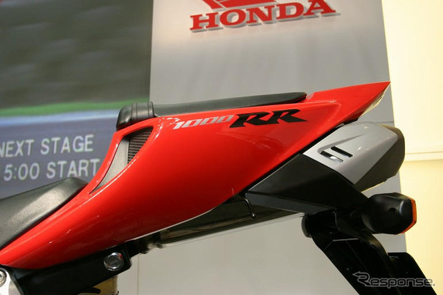 【東京モーターサイクルショー04】ホンダ最高峰スポーツ『CBR1000R』
