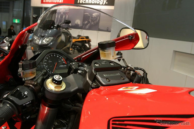 【東京モーターサイクルショー04】ホンダ最高峰スポーツ『CBR1000R』