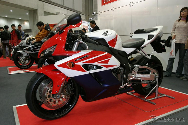 【東京モーターサイクルショー04】ホンダ最高峰スポーツ『CBR1000R』