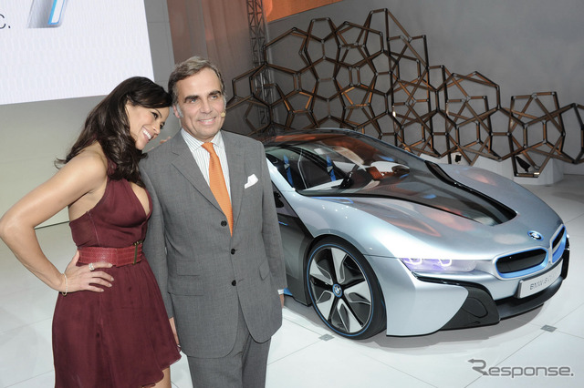 BMWの新ブランド、「i」の『i3コンセプト』と『i8コンセプト』の北米プレミアにはハリウッド女優のポーラ・パットンが登場(ロサンゼルスモーターショー11)