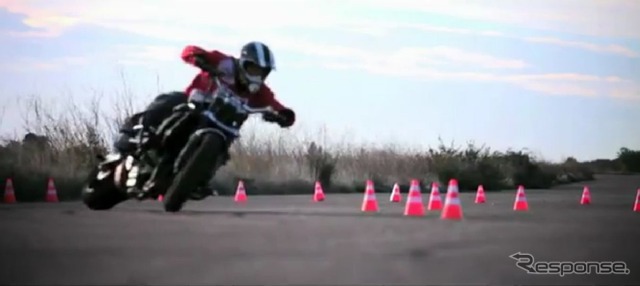 プロのスタントライダー、ジョリアン・ポノマレフ氏によるドリフト映像(動画キャプチャー)