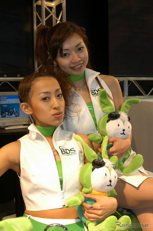 【東京モーターサイクルショー04】写真蔵…華を添えるコンパニオン17選
