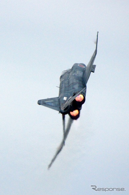 岐阜基地のプログラムには「機動飛行」の文字は無いが、午前中の早い時間からアフターバーナー全開で暴れまくる。
