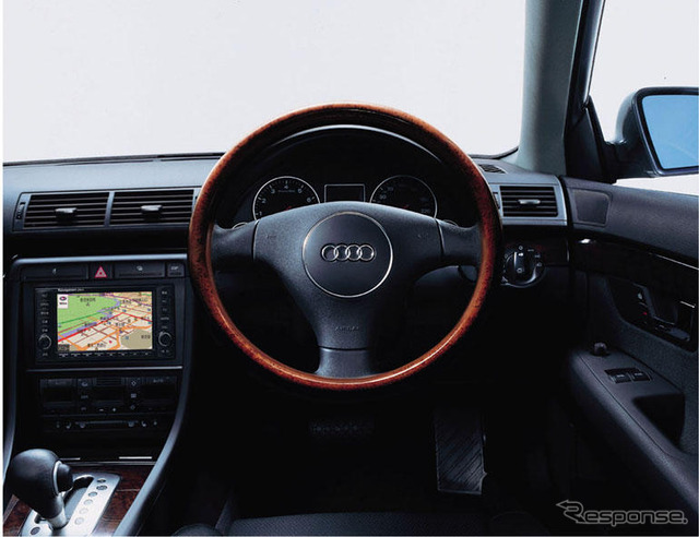 アウディ『A4』にウッドを多用した限定車